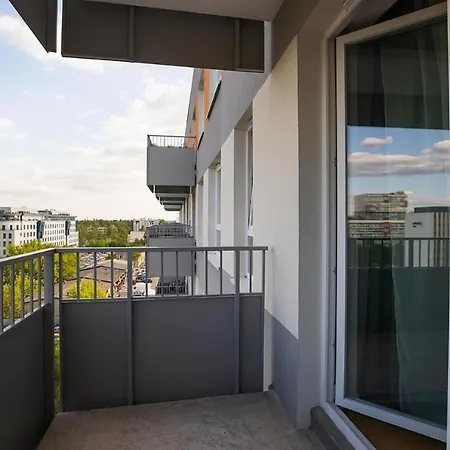 D&k Free Parking Komputerowa 8 * Warschau